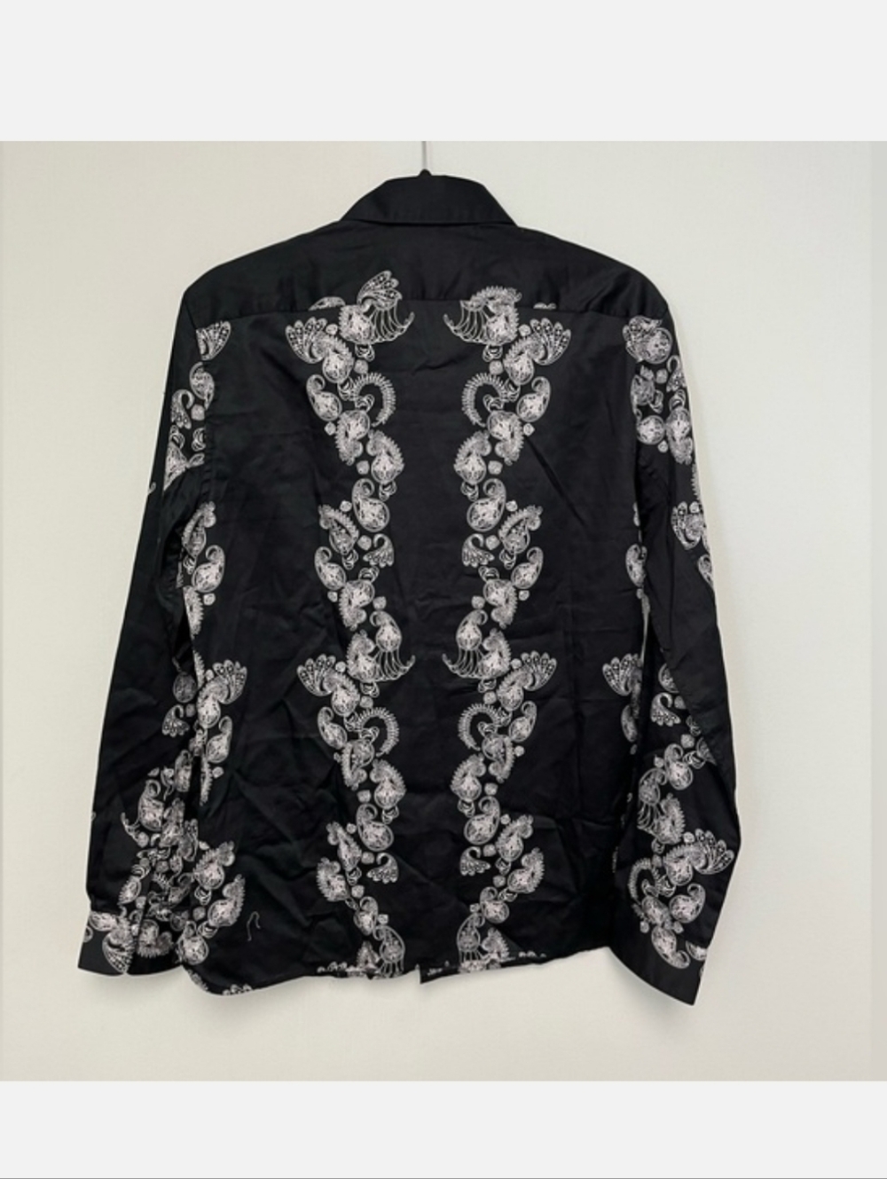 JOHN VARVATOS SIZE LARGE Black Button-Front Shirt with White Paisley Print